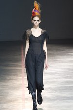 より大胆に、自らのタブーに挑んだヨウジヤマモト(Yohji Yamamoto) 2011-12年秋冬コレクション｜写真37