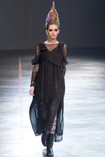 より大胆に、自らのタブーに挑んだヨウジヤマモト(Yohji Yamamoto) 2011-12年秋冬コレクション｜写真49