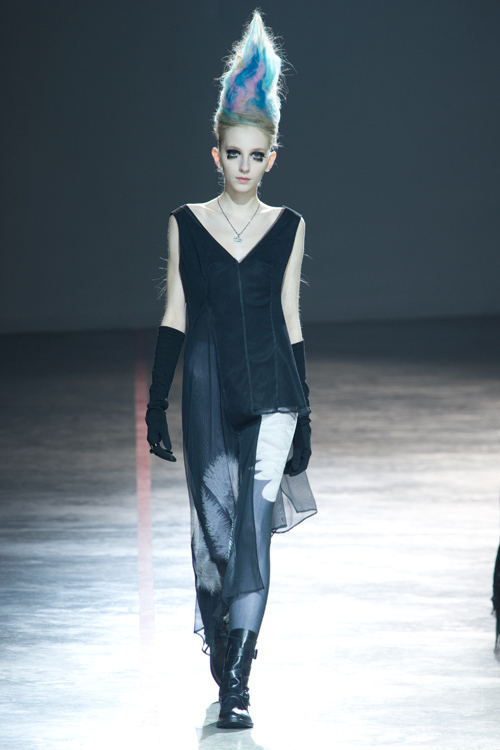 ヨウジヤマモト(Yohji Yamamoto) 2011-12年秋冬ウィメンズコレクション  - 写真3