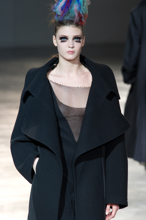 ヨウジヤマモト(Yohji Yamamoto) 2011-12年秋冬ウィメンズコレクション  - 写真11