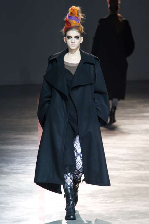 ヨウジヤマモト(Yohji Yamamoto) 2011-12年秋冬ウィメンズコレクション シルエット - 写真9