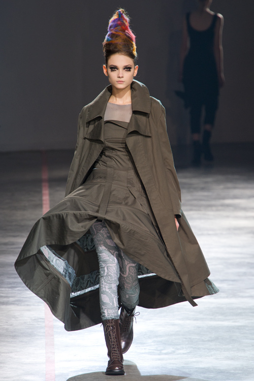 ヨウジヤマモト(Yohji Yamamoto) 2011-12年秋冬ウィメンズコレクション  - 写真23