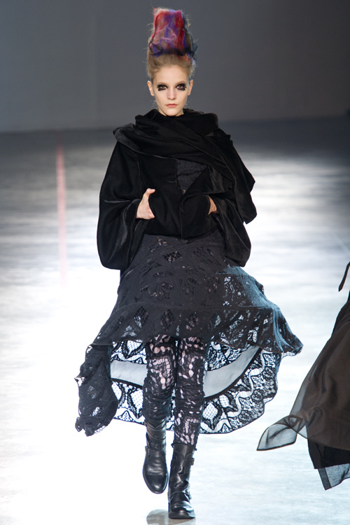 ヨウジヤマモト(Yohji Yamamoto) 2011-12年秋冬ウィメンズコレクション  - 写真26