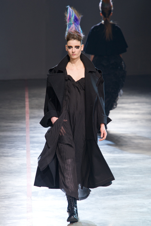 ヨウジヤマモト(Yohji Yamamoto) 2011-12年秋冬ウィメンズコレクション シルエット - 写真35