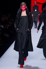 ファッションの聖戦に向かう美の戦士達 ヴィクター＆ロルフ(VIKTOR&ROLF)、2011-12年秋冬コレクション｜写真5