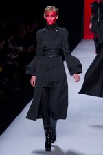 ファッションの聖戦に向かう美の戦士達 ヴィクター＆ロルフ(VIKTOR&ROLF)、2011-12年秋冬コレクション｜写真6