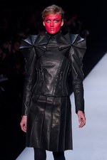 ファッションの聖戦に向かう美の戦士達 ヴィクター＆ロルフ(VIKTOR&ROLF)、2011-12年秋冬コレクション｜写真11