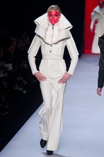 ファッションの聖戦に向かう美の戦士達 ヴィクター＆ロルフ(VIKTOR&ROLF)、2011-12年秋冬コレクション｜写真12