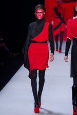 ファッションの聖戦に向かう美の戦士達 ヴィクター＆ロルフ(VIKTOR&ROLF)、2011-12年秋冬コレクション｜写真20