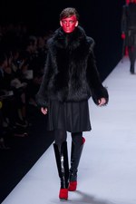 ファッションの聖戦に向かう美の戦士達 ヴィクター＆ロルフ(VIKTOR&ROLF)、2011-12年秋冬コレクション｜写真25