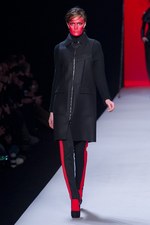 ファッションの聖戦に向かう美の戦士達 ヴィクター＆ロルフ(VIKTOR&ROLF)、2011-12年秋冬コレクション｜写真27