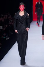 ファッションの聖戦に向かう美の戦士達 ヴィクター＆ロルフ(VIKTOR&ROLF)、2011-12年秋冬コレクション｜写真28