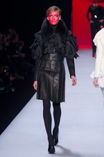 ファッションの聖戦に向かう美の戦士達 ヴィクター＆ロルフ(VIKTOR&ROLF)、2011-12年秋冬コレクション｜写真35
