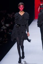 ファッションの聖戦に向かう美の戦士達 ヴィクター＆ロルフ(VIKTOR&ROLF)、2011-12年秋冬コレクション｜写真37
