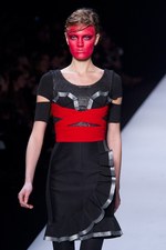 ファッションの聖戦に向かう美の戦士達 ヴィクター＆ロルフ(VIKTOR&ROLF)、2011-12年秋冬コレクション｜写真40