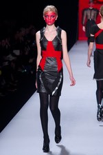 ファッションの聖戦に向かう美の戦士達 ヴィクター＆ロルフ(VIKTOR&ROLF)、2011-12年秋冬コレクション｜写真41