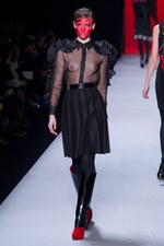 ファッションの聖戦に向かう美の戦士達 ヴィクター＆ロルフ(VIKTOR&ROLF)、2011-12年秋冬コレクション｜写真42