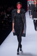 ファッションの聖戦に向かう美の戦士達 ヴィクター＆ロルフ(VIKTOR&ROLF)、2011-12年秋冬コレクション｜写真44