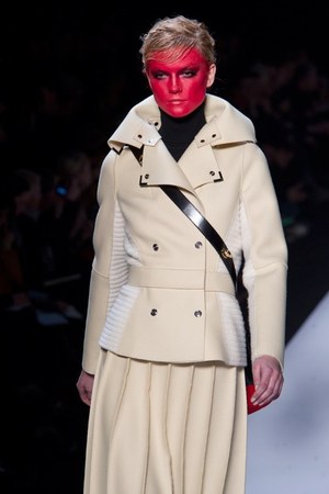 ファッションの聖戦に向かう美の戦士達 ヴィクター＆ロルフ(VIKTOR&ROLF)、2011-12年秋冬コレクション｜写真17