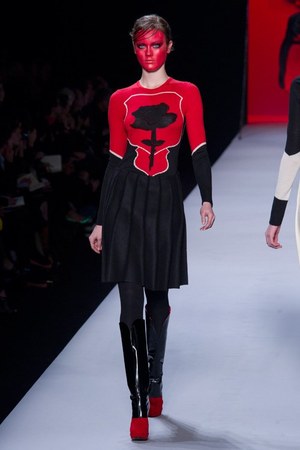 ファッションの聖戦に向かう美の戦士達 ヴィクター＆ロルフ(VIKTOR&ROLF)、2011-12年秋冬コレクション｜写真19