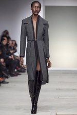 火星から来たジャンヌダルクがイメージ - ルッツ(Lutz) 2011-2012年秋冬コレクション｜写真1