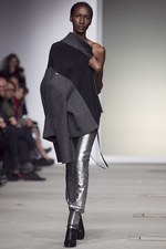 火星から来たジャンヌダルクがイメージ - ルッツ(Lutz) 2011-2012年秋冬コレクション｜写真18