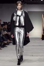 火星から来たジャンヌダルクがイメージ - ルッツ(Lutz) 2011-2012年秋冬コレクション｜写真27