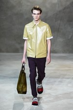 マルニ 2016年春夏メンズコレクション - 70年代の灰汁を抜いたヌーベルキュイジーヌ｜写真27