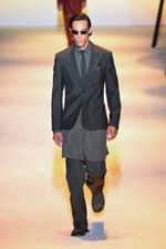 ヴェルサーチ 2016年春夏メンズコレクション - ハードボイルドな男たちの協奏曲｜写真1