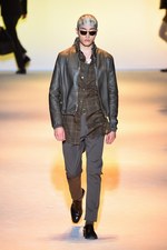 ヴェルサーチ 2016年春夏メンズコレクション - ハードボイルドな男たちの協奏曲｜写真11