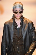 ヴェルサーチ 2016年春夏メンズコレクション - ハードボイルドな男たちの協奏曲｜写真12