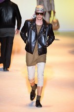 ヴェルサーチ 2016年春夏メンズコレクション - ハードボイルドな男たちの協奏曲｜写真13