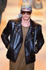 ヴェルサーチ 2016年春夏メンズコレクション - ハードボイルドな男たちの協奏曲｜写真14