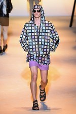 ヴェルサーチ 2016年春夏メンズコレクション - ハードボイルドな男たちの協奏曲｜写真17