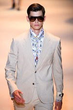 ヴェルサーチ 2016年春夏メンズコレクション - ハードボイルドな男たちの協奏曲｜写真20