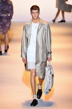 ヴェルサーチ 2016年春夏メンズコレクション - ハードボイルドな男たちの協奏曲｜写真24