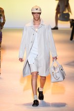 ヴェルサーチ 2016年春夏メンズコレクション - ハードボイルドな男たちの協奏曲｜写真26