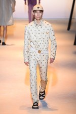 ヴェルサーチ 2016年春夏メンズコレクション - ハードボイルドな男たちの協奏曲｜写真30