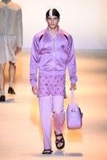 ヴェルサーチ 2016年春夏メンズコレクション - ハードボイルドな男たちの協奏曲｜写真32