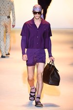 ヴェルサーチ 2016年春夏メンズコレクション - ハードボイルドな男たちの協奏曲｜写真34