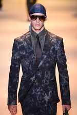 ヴェルサーチ 2016年春夏メンズコレクション - ハードボイルドな男たちの協奏曲｜写真45