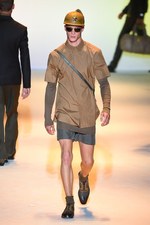 ヴェルサーチ 2016年春夏メンズコレクション - ハードボイルドな男たちの協奏曲｜写真48