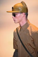 ヴェルサーチ 2016年春夏メンズコレクション - ハードボイルドな男たちの協奏曲｜写真49