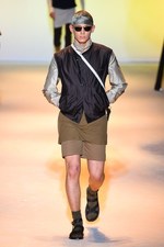 ヴェルサーチ 2016年春夏メンズコレクション - ハードボイルドな男たちの協奏曲｜写真51