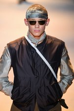 ヴェルサーチ 2016年春夏メンズコレクション - ハードボイルドな男たちの協奏曲｜写真52