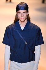 ヴェルサーチ 2016年春夏メンズコレクション - ハードボイルドな男たちの協奏曲｜写真55