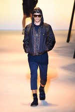 ヴェルサーチ 2016年春夏メンズコレクション - ハードボイルドな男たちの協奏曲｜写真59