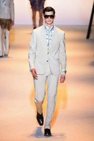 ヴェルサーチ 2016年春夏メンズコレクション - ハードボイルドな男たちの協奏曲｜写真19