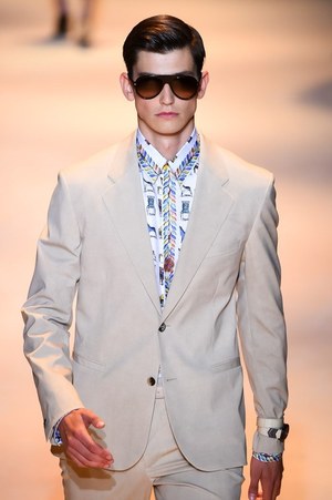 ヴェルサーチ 2016年春夏メンズコレクション - ハードボイルドな男たちの協奏曲｜写真20