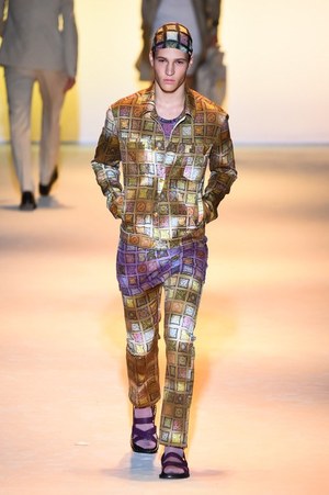 ヴェルサーチ 2016年春夏メンズコレクション - ハードボイルドな男たちの協奏曲｜写真22